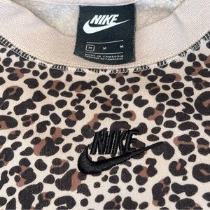 Nike sweatshirt size medium